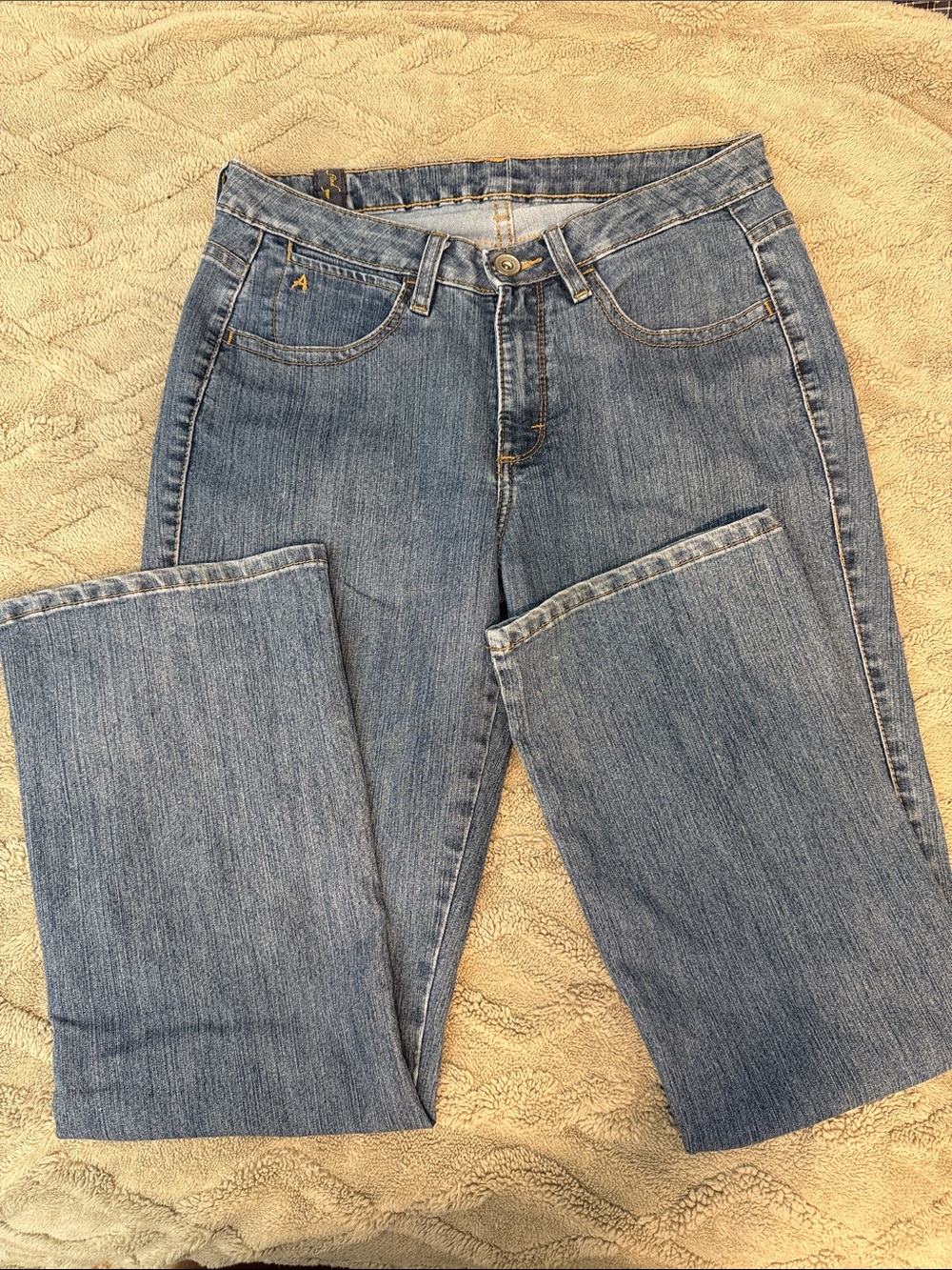 Aura Women's Light Blue Straight-Leg Jeans